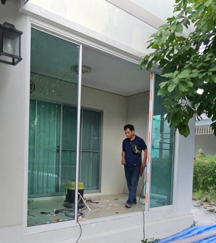 ช่างกระจกบางบัวทอง